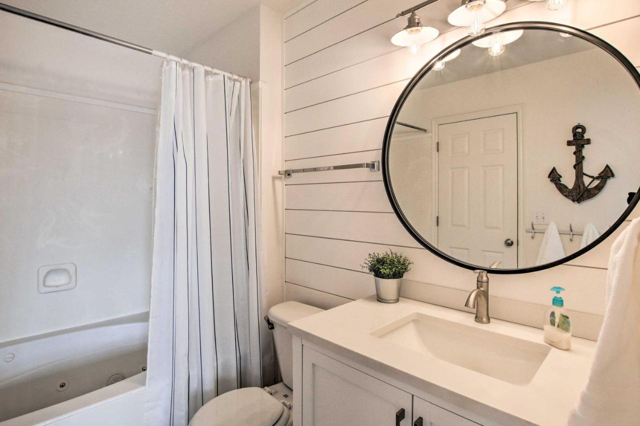 Spacious Garden City Townhome With Lake Views! エクステリア 写真