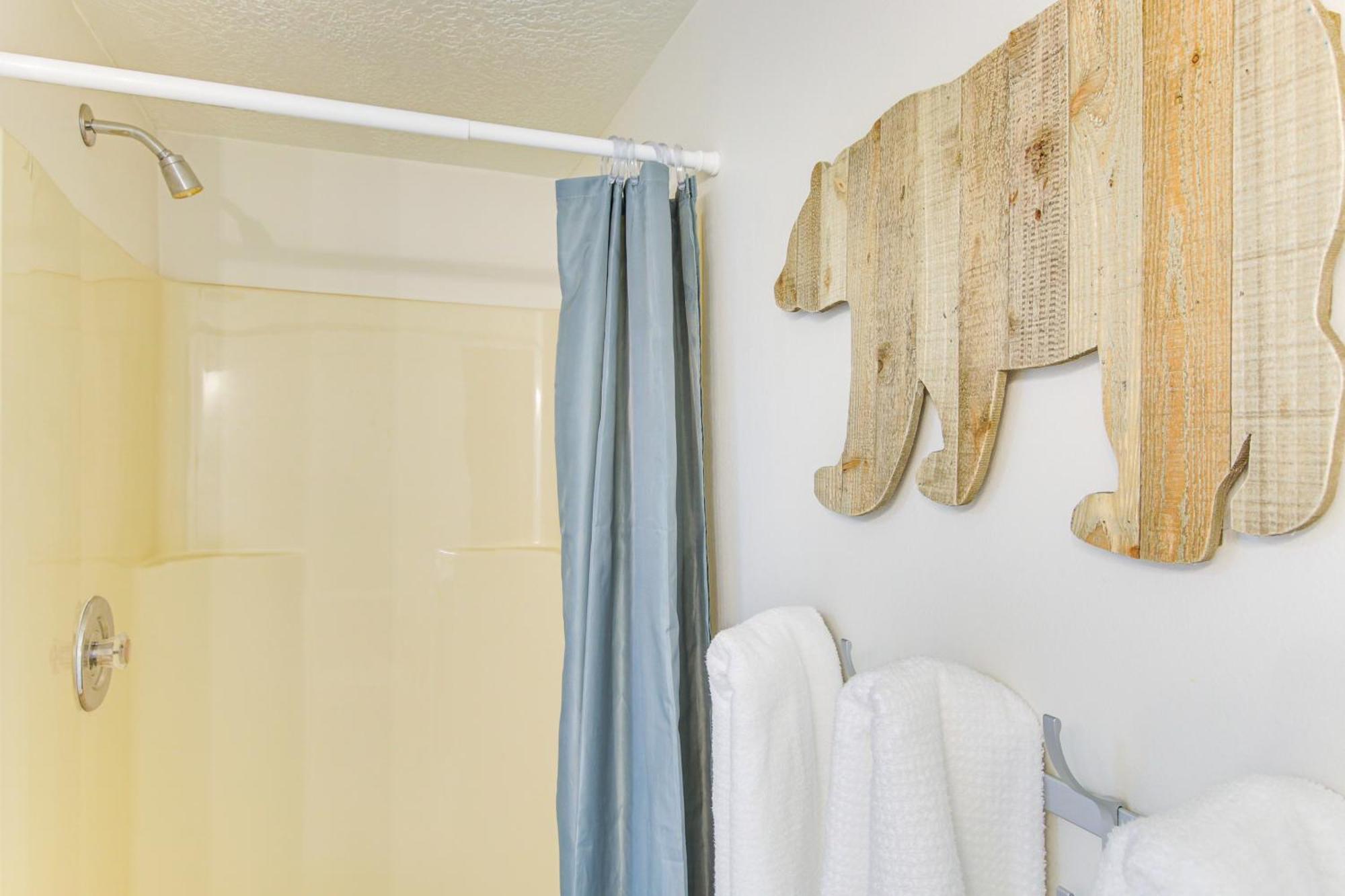 Spacious Garden City Townhome With Lake Views! エクステリア 写真