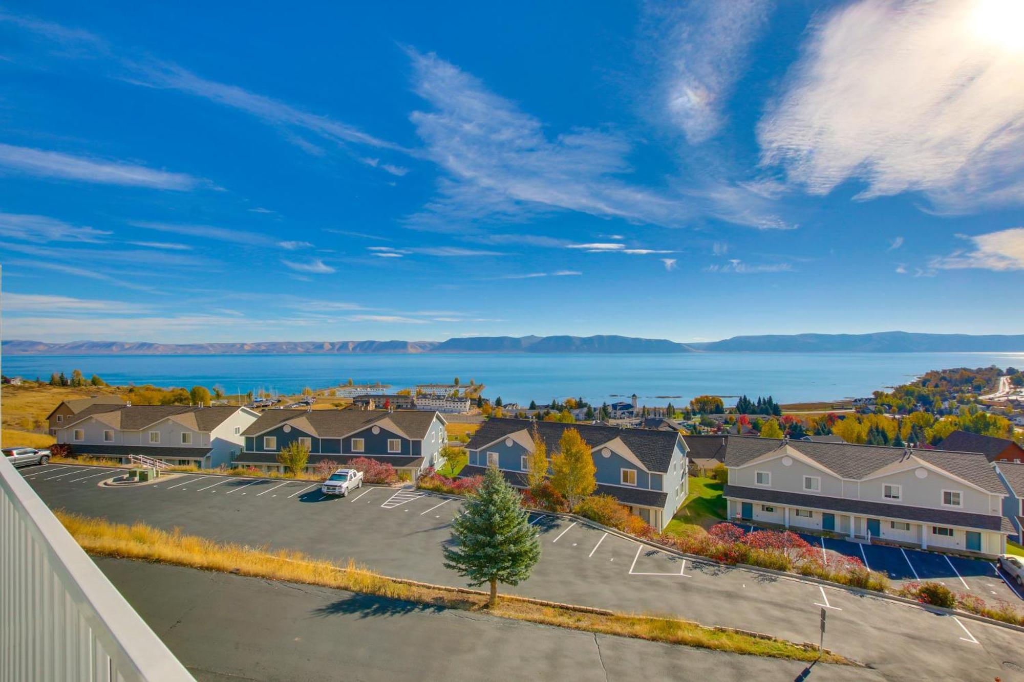 Spacious Garden City Townhome With Lake Views! エクステリア 写真