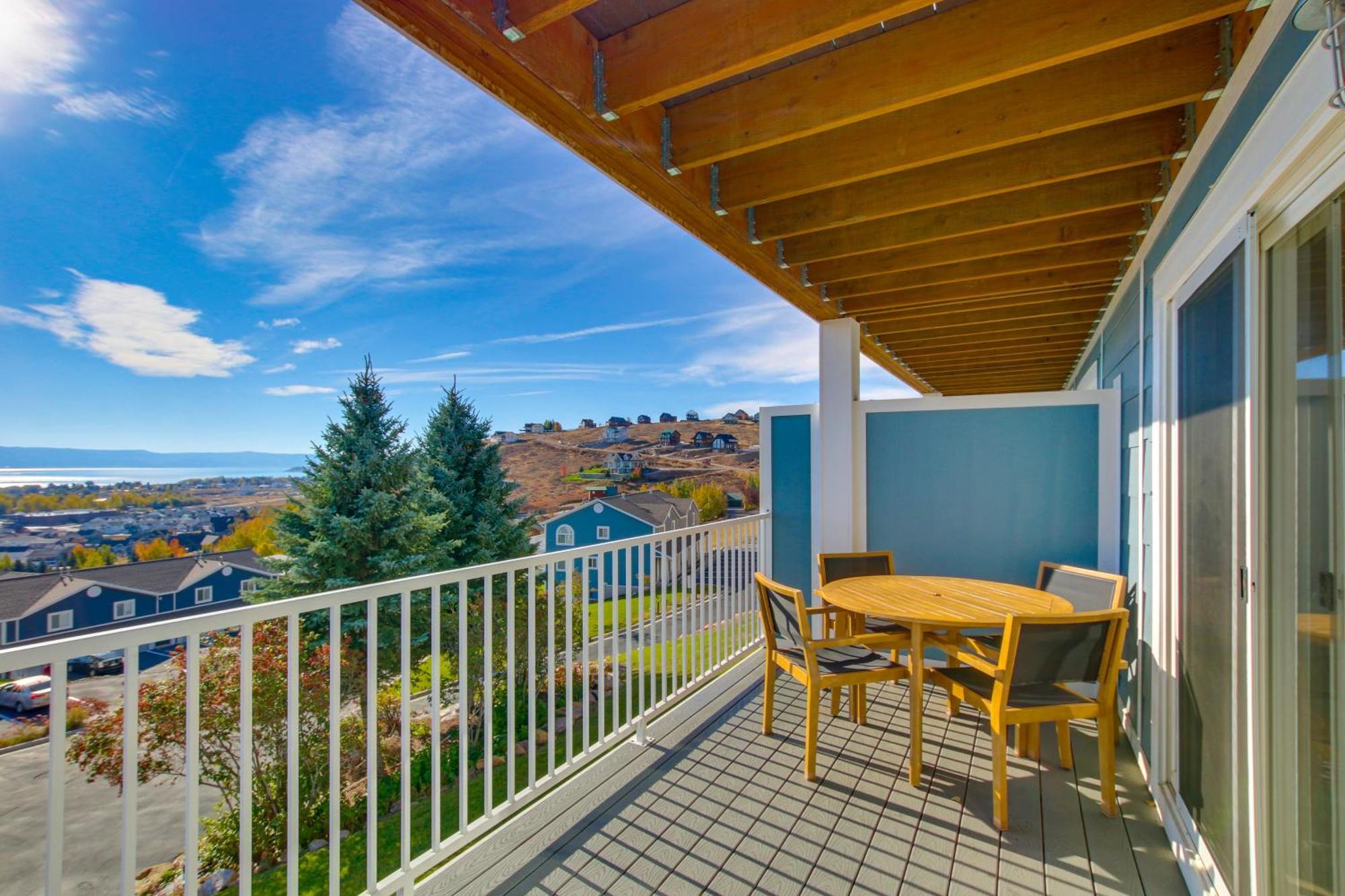 Spacious Garden City Townhome With Lake Views! エクステリア 写真