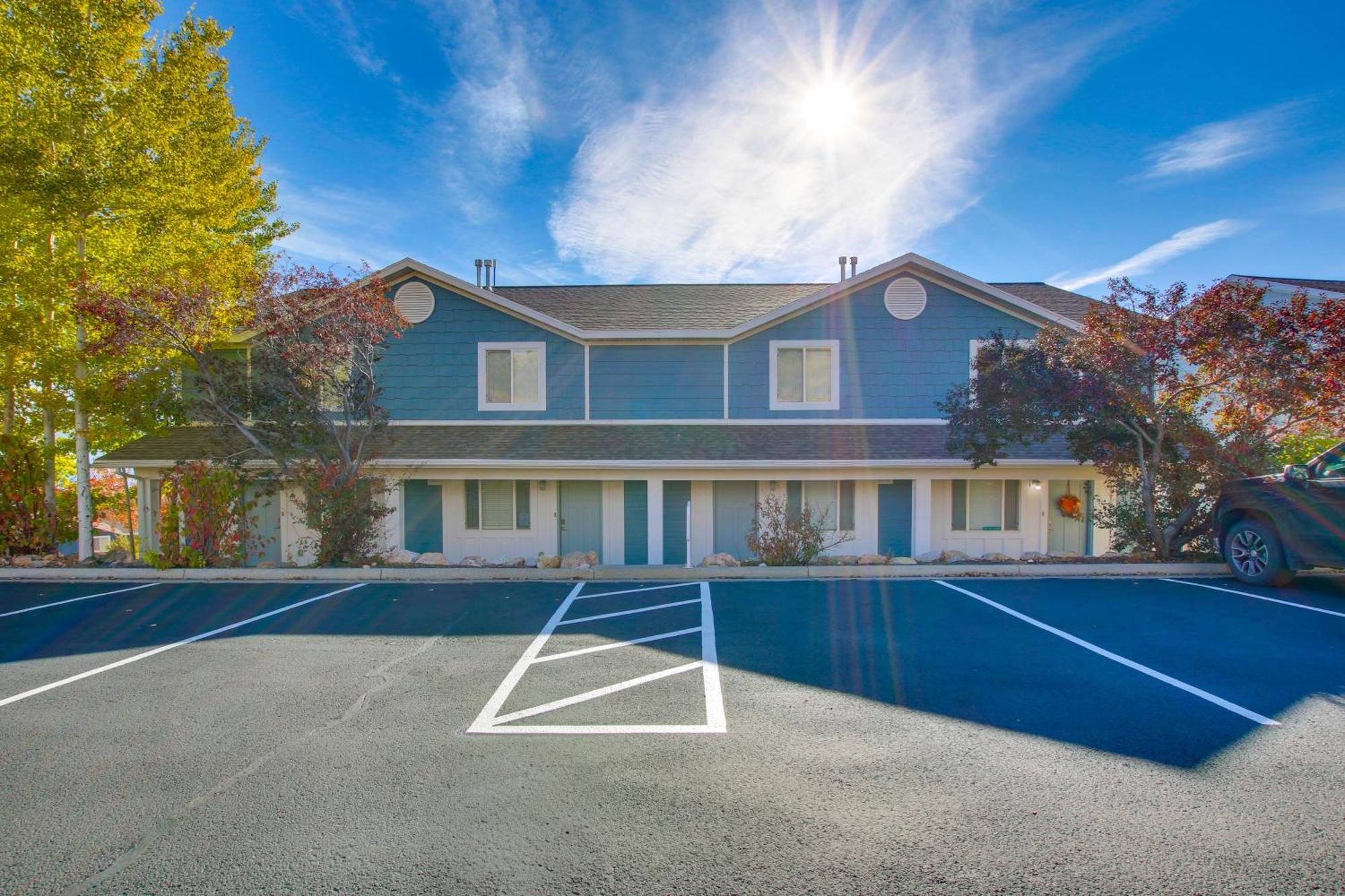 Spacious Garden City Townhome With Lake Views! エクステリア 写真