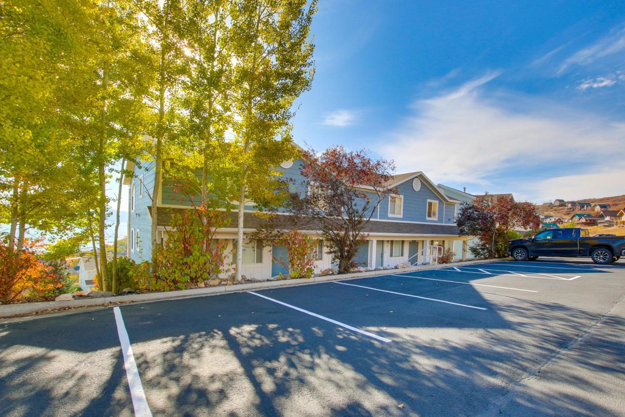 Spacious Garden City Townhome With Lake Views! エクステリア 写真